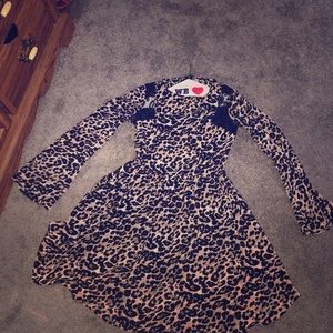 Leopard dress, lease in the upper arm area